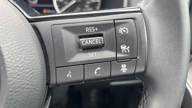 Nissan Qashqai 1.3 DiG-T MH Acenta Premium 5dr Petrol Hatchback